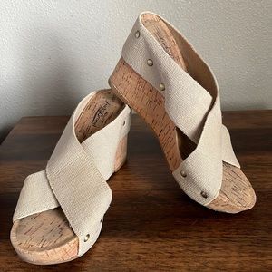 Lucky Brand Cream Wedge Sandals
